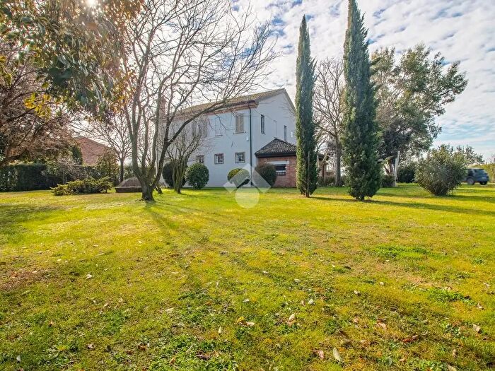 Casa con 6 locali in vendita in Via Spadolaro, Ravenna