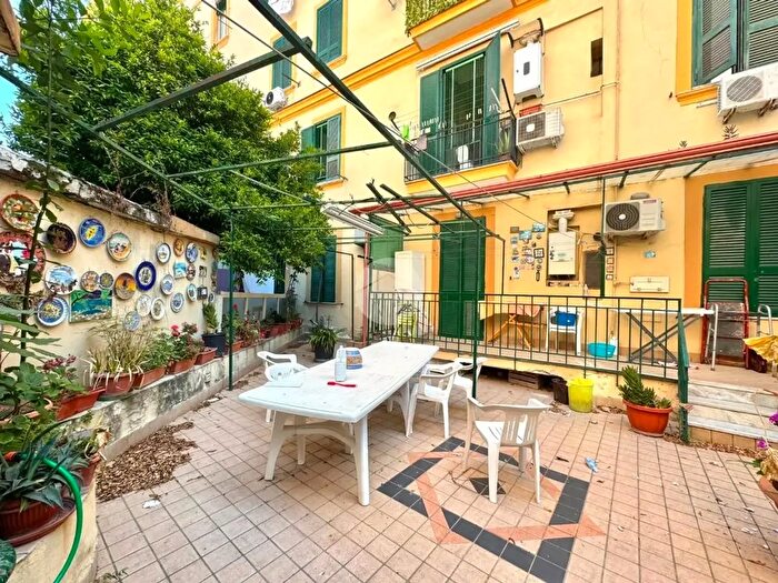 Appartamento bilocale in vendita in Via Duca Ferrante della Marra, Napoli