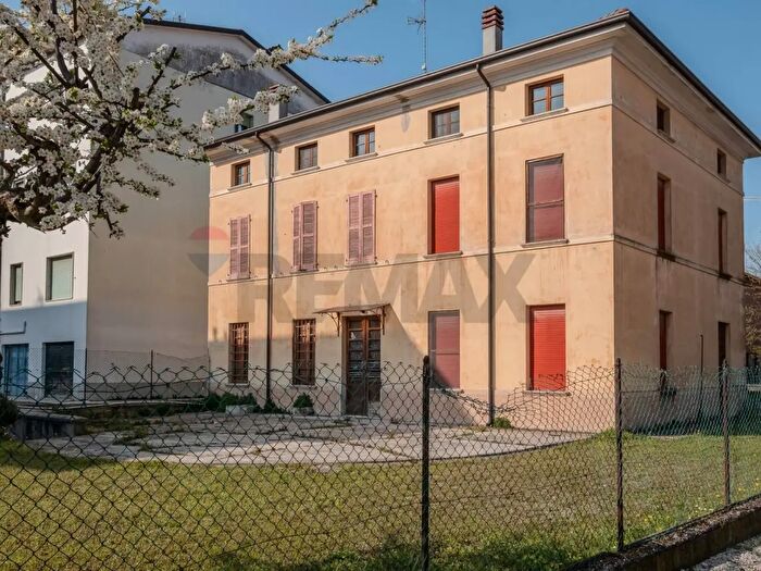 Casa con 9 locali in vendita in Via Bonfiglio, Castel Goffredo