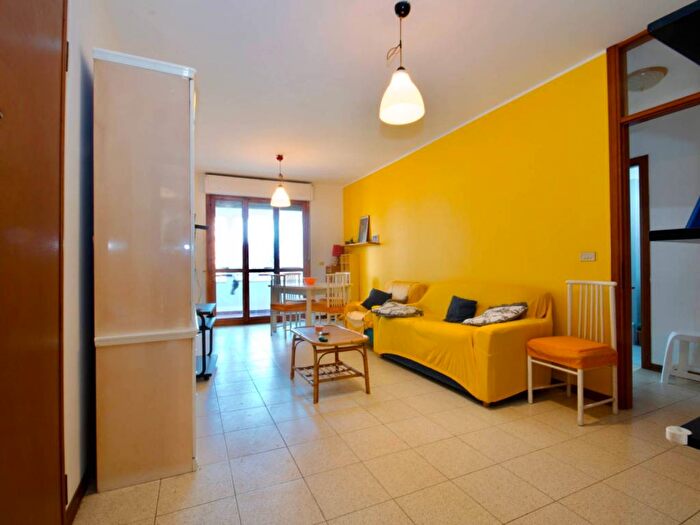 Appartamento trilocale in affitto in Via Duccio di Buoninsegna, Centro, Assago