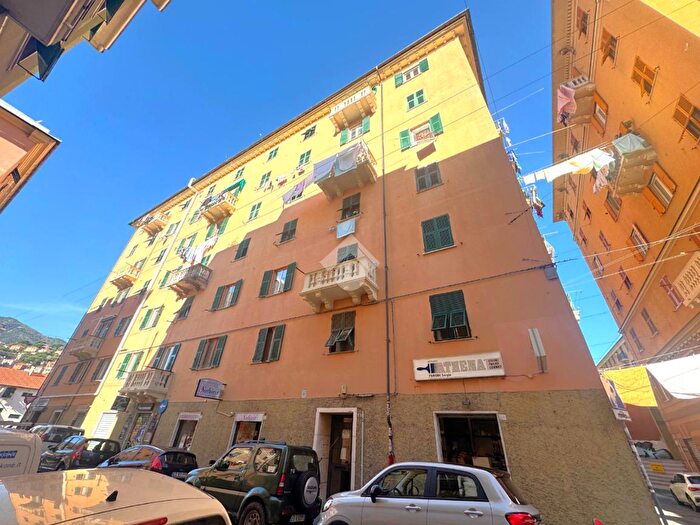 Appartamento quadrilocale in vendita in Via Luciano Zamperini, Genova