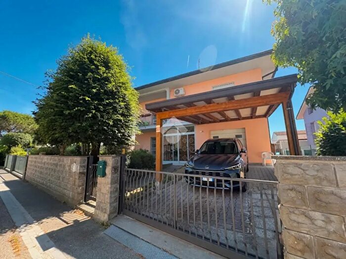 Appartamento con 7 locali in vendita in Ravenna