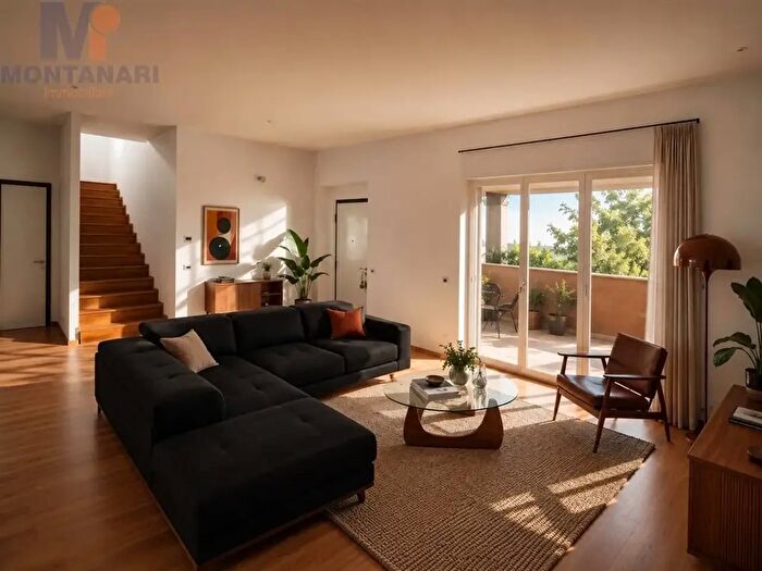 Casa con 6 locali in vendita in Via Monte Adamello, Foligno