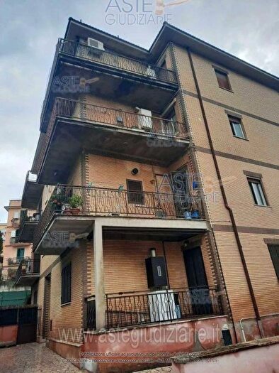 Appartamento quadrilocale in vendita in Via Giuseppe Carampi, Roma
