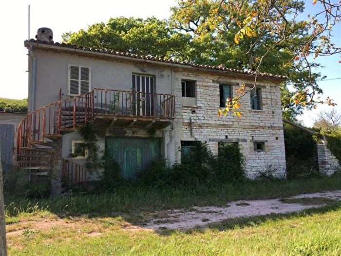 Casa con 6 locali in vendita in Urbino