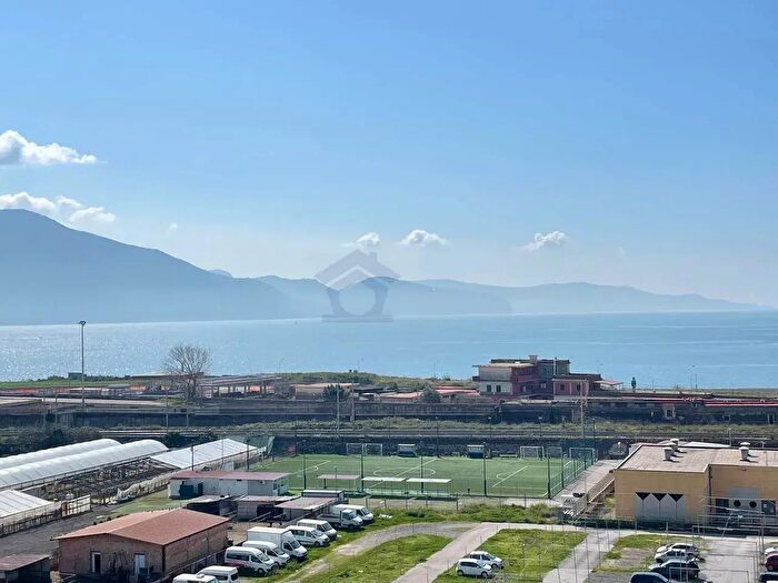 Appartamento quadrilocale in vendita in Via Roma, Torre Annunziata