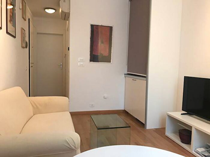 Appartamento bilocale in affitto in Moscova, Milano