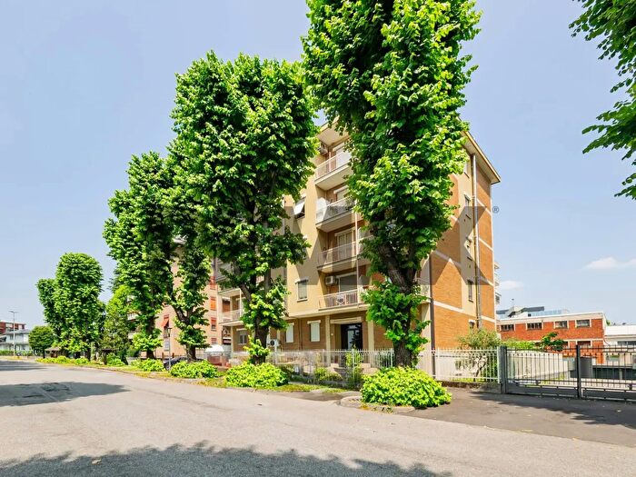 Appartamento trilocale in vendita in Via dell'Atleta, Seregno