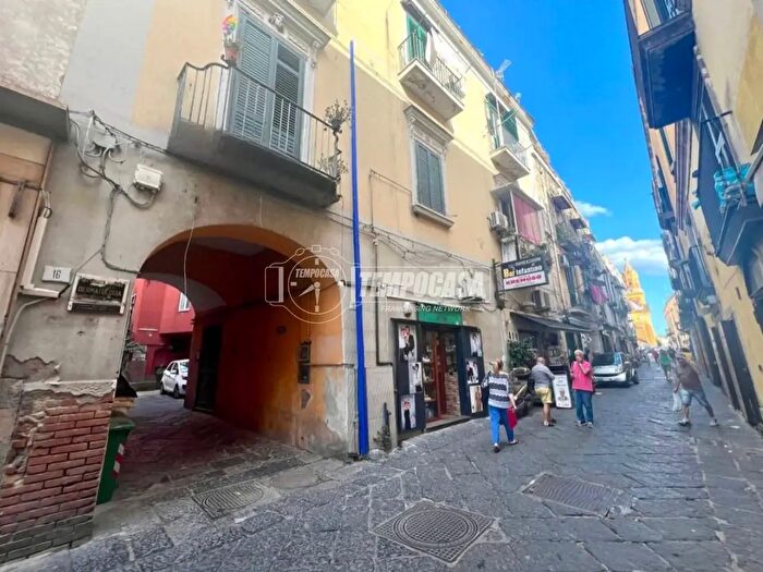 Appartamento trilocale in vendita in Via Don Agostino Cozzolino, Napoli