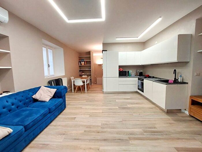 Appartamento trilocale in affitto in Via della Fara, Città Alta, Bergamo