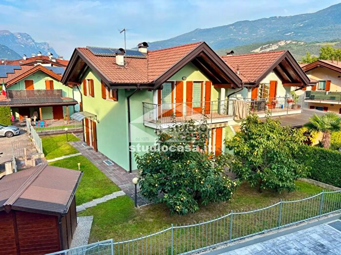 Casa con 5 locali in vendita in Via Ghiaie, Dro