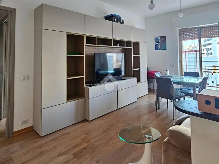 Appartamento trilocale in affitto in Via Don Uva, Trani