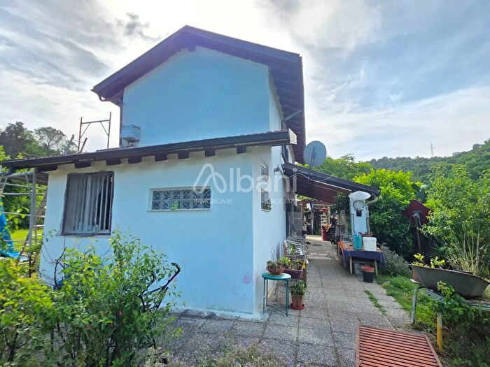 Casa quadrilocale in vendita in Vezzano Ligure