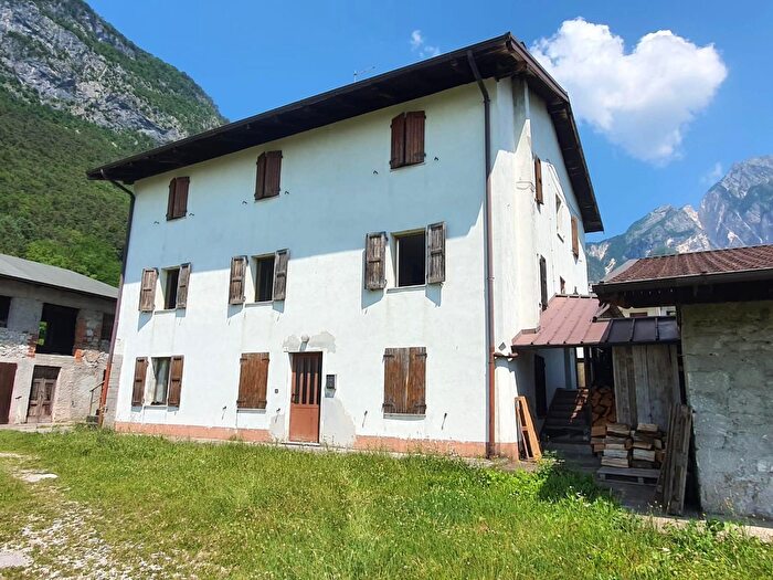 Appartamento trilocale in vendita in Via Betania, Tolmezzo