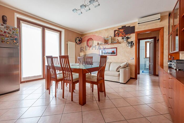 Appartamento trilocale in vendita in Via Vittorio Veneto B, Biandronno