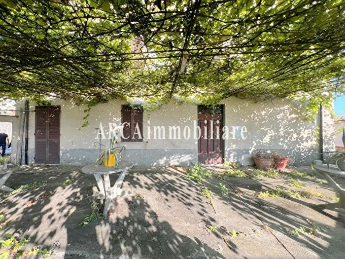 Casa con 10 locali in vendita in Pietrasanta