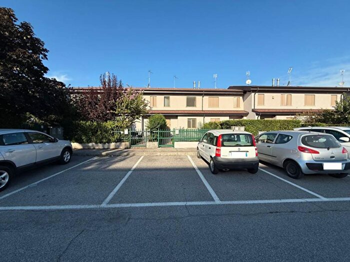 Casa con 5 locali in vendita in Via Maddalena di Canossa, Centro, Montichiari