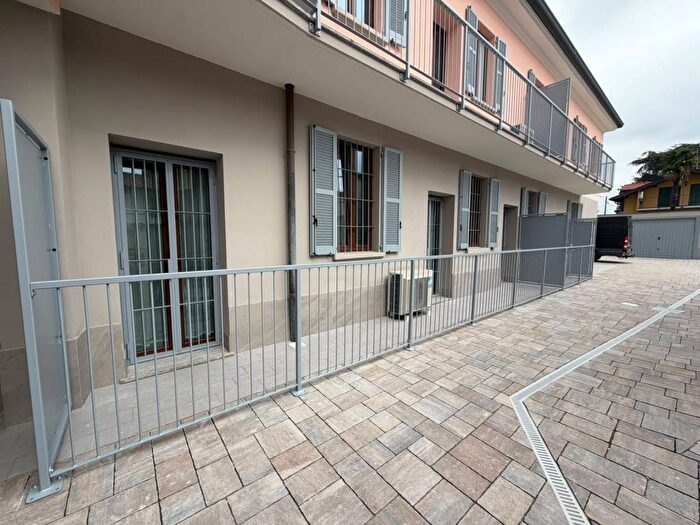 Appartamento trilocale in affitto in Via dei Combattenti, Taccona, Muggiò