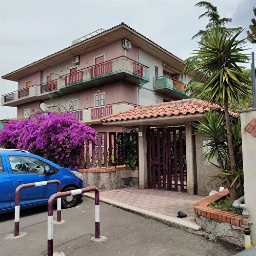Appartamento con 6 locali in vendita in Via Allegria Catania, Catania