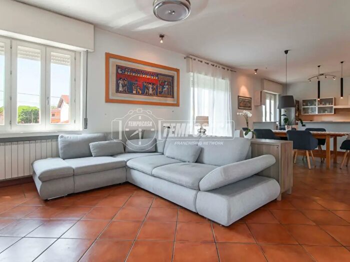 Appartamento trilocale in vendita in Mozzate