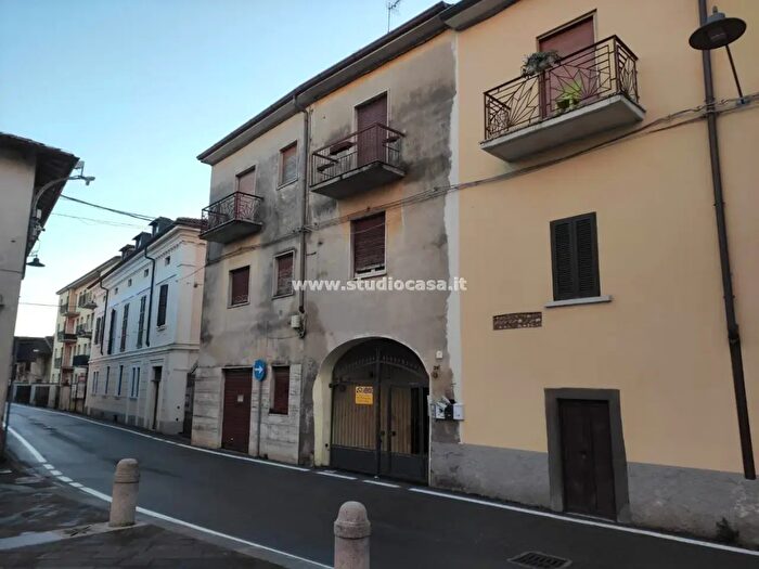 Casa con 9 locali in vendita in Via Locatelli, Calvenzano