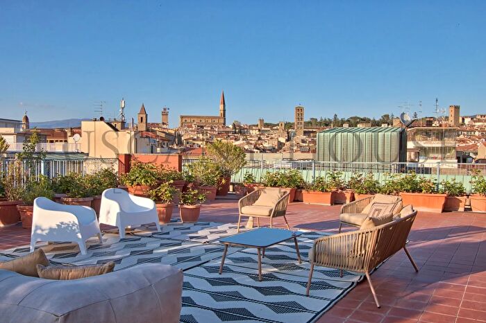 Appartamento con 10 locali in vendita in Arezzo