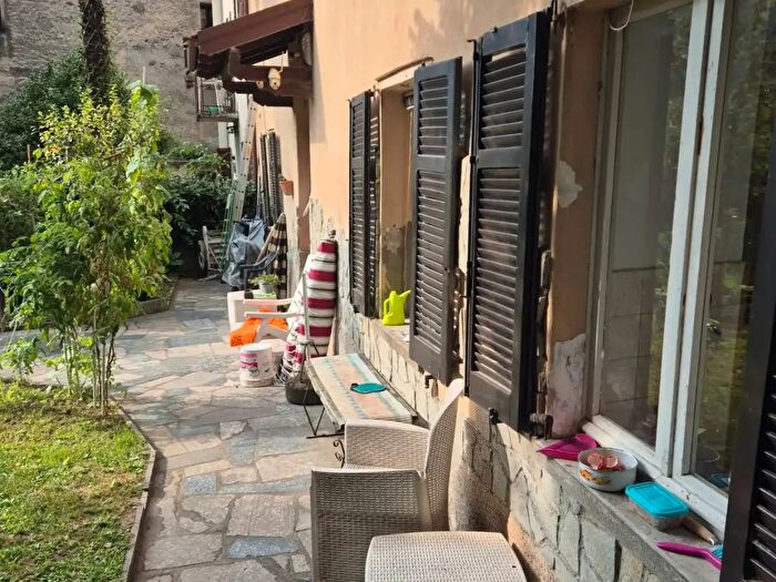 Casa quadrilocale in vendita in Via Badoglio, Dervio