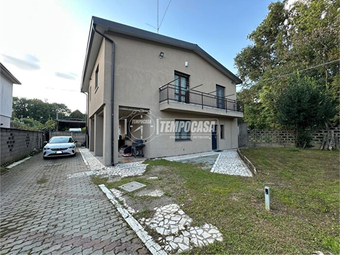 Casa con 5 locali in vendita in Via Monterosa, Cogliate