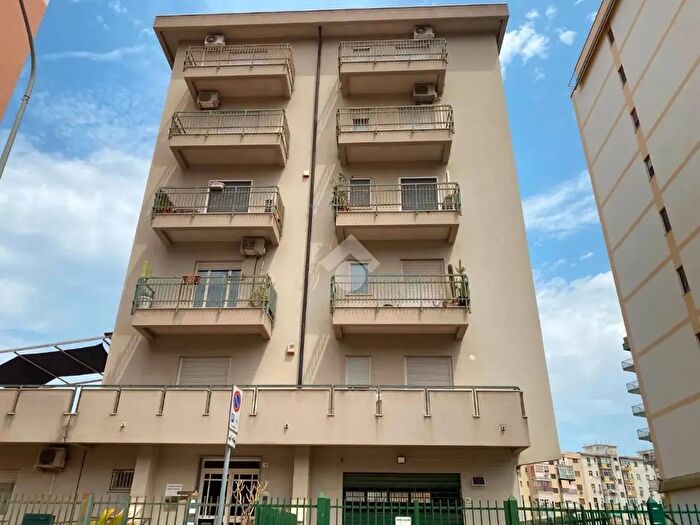 Appartamento trilocale in vendita in Via Porrazzi, Palermo