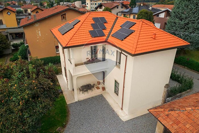 Casa con 5 locali in vendita in Via Bozzoni, Cairate