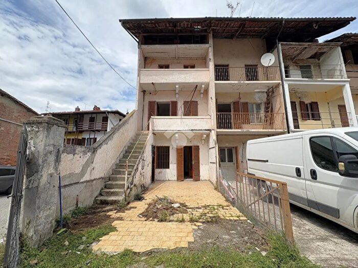 Casa trilocale in vendita in Via Via Capitano Saudino, Caravino