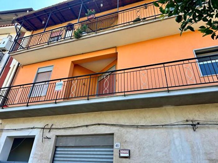 Appartamento con 6 locali in vendita in Via Pozzo Caliri, Barcellona Pozzo Di Gotto