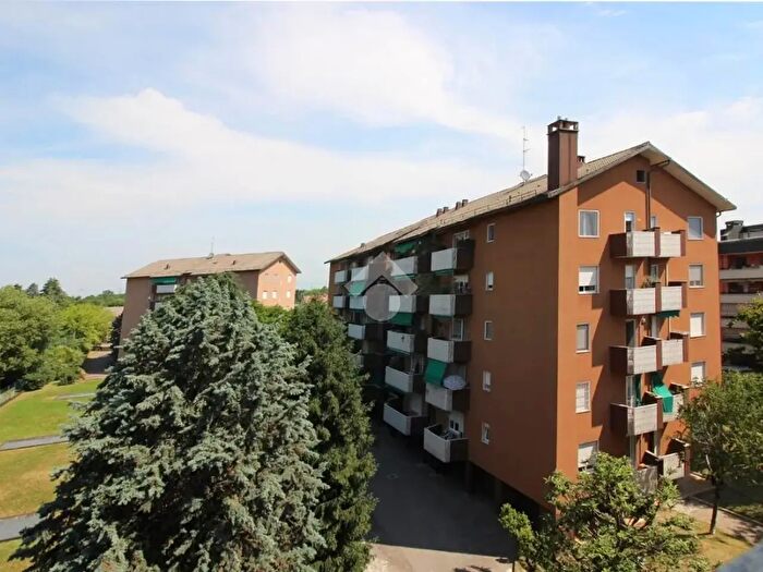 Appartamento trilocale in vendita in Via Carlo Dossi, Rho