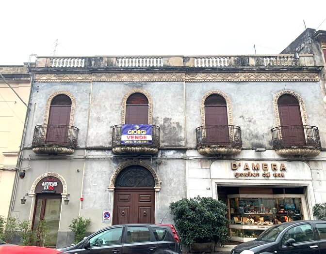 Appartamento con 10 locali in vendita in Via Callipoli, Giarre
