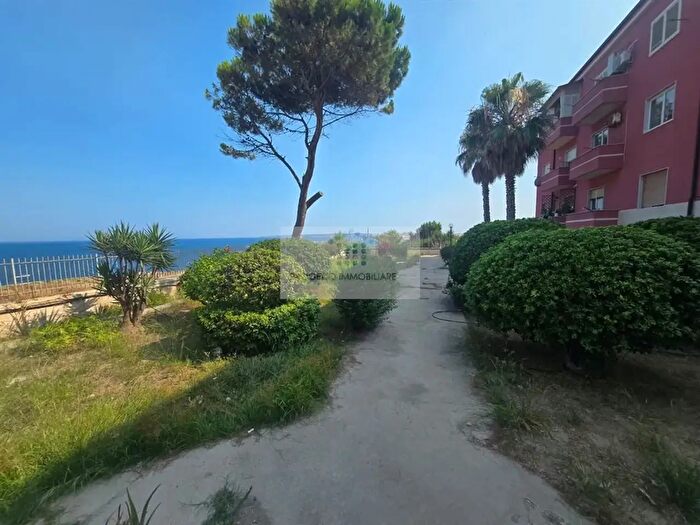 Appartamento con 6 locali in vendita in Via Lombardia, Siracusa