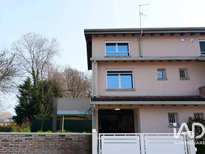 Casa quadrilocale in vendita in Via a Saccani, Correggio