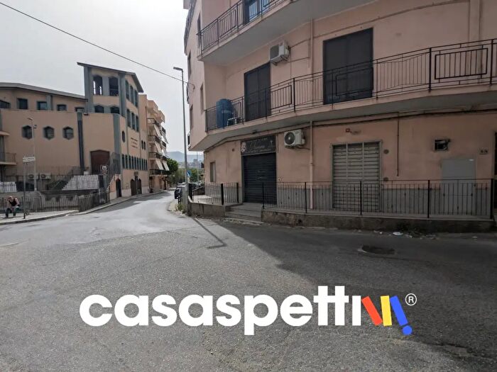 Appartamento trilocale in vendita in Via Pasquale Andiloro, Reggio di Calabria