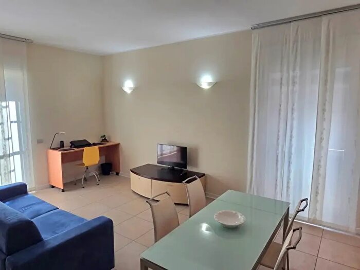 Appartamento bilocale in affitto in Via Bellincione, Milano