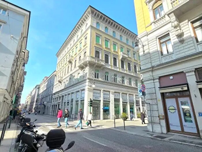 Appartamento bilocale in vendita in Via Milano, Trieste