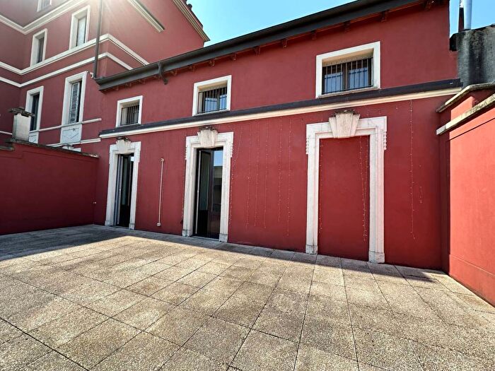 Appartamento trilocale in affitto in Via Spartaco, Cadore, Milano