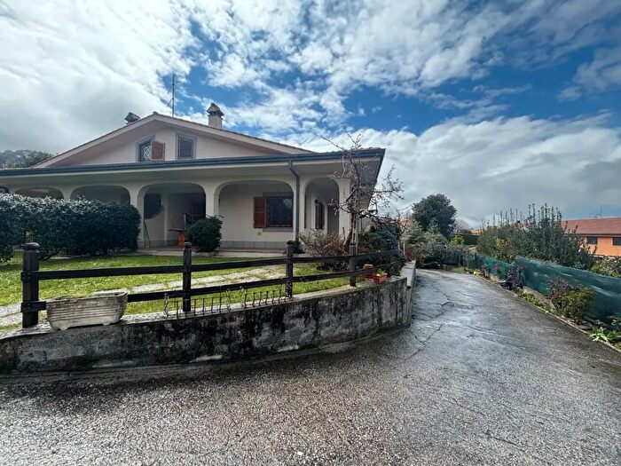 Casa quadrilocale in vendita in Via Europa, Rocca Di Papa
