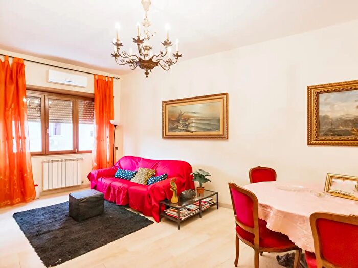 Appartamento trilocale in vendita in Viale dei Consoli, Roma