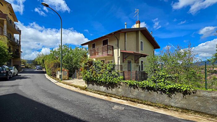 Casa con 11 locali in vendita in Antonio Maxia, Aritzo