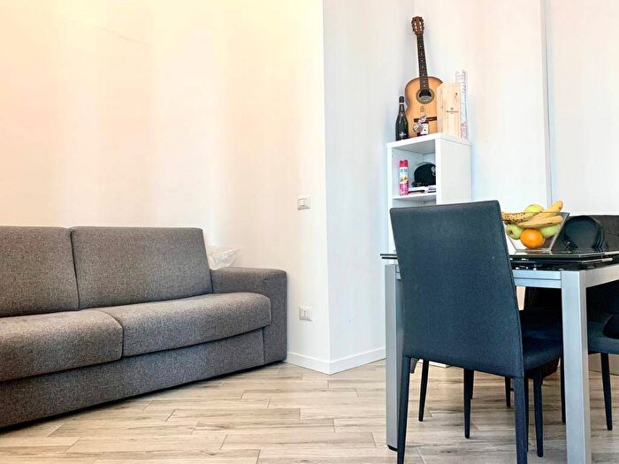 Appartamento bilocale in affitto in Via Soperga, Centrale, Milano