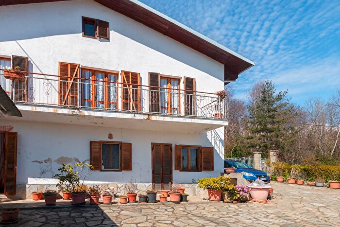 Casa con 7 locali in vendita in Via Bassa, Bagnolo Piemonte