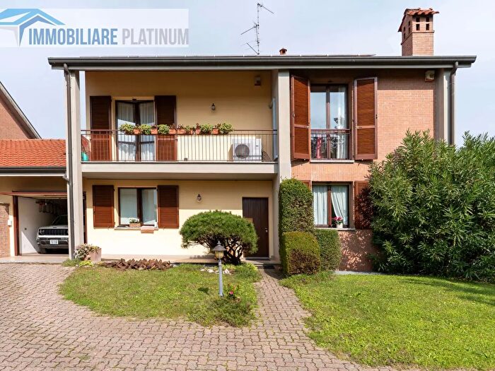 Casa con 5 locali in vendita in Lazzati, Triuggio