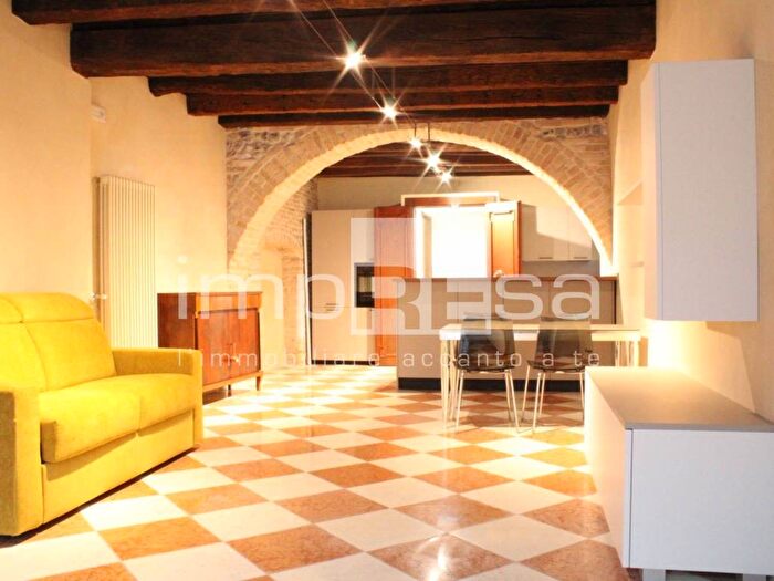 Appartamento bilocale in affitto in Piazza Mercato, Valvasone, Valvasone Arzene