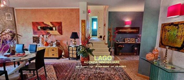 Casa con 6 locali in vendita in Cassola