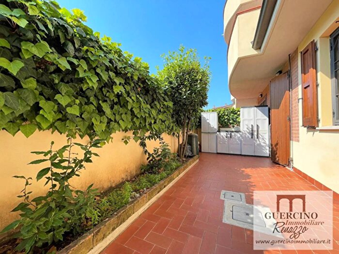 Appartamento trilocale in vendita in Via Cesare Diana Cento, Cento