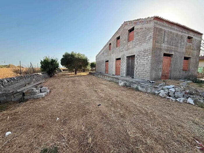 Casa con 10 locali in vendita in Modica